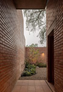 آجر در ساختمان مسکونی مدرن