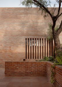 آجر در ساختمان مسکونی مدرن