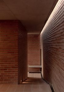 آجر در ساختمان مسکونی مدرن