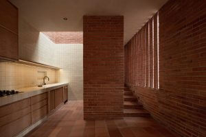 آجر در ساختمان مسکونی مدرن