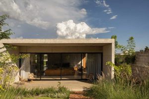 بافت آجر و بتن در ویلا