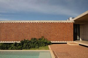 بافت آجر و بتن در ویلا