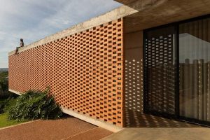 بافت آجر و بتن در ویلا