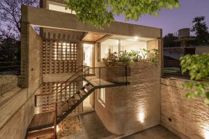 آجر در ساختمان مسکونی دوبلکس