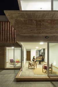 آجر در ساختمان مسکونی دوبلکس