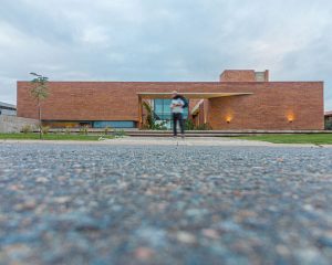 آجر در ساختمان ویلا مدرن