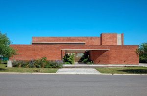 آجر در ساختمان ویلا مدرن