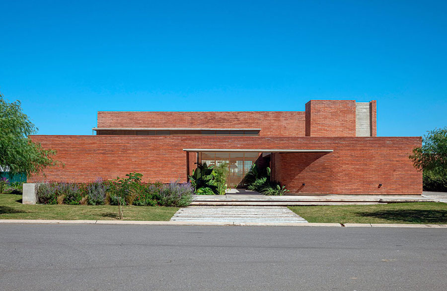 آجر در ساختمان ویلا مدرن