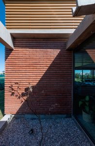 آجر در ساختمان ویلا مدرن