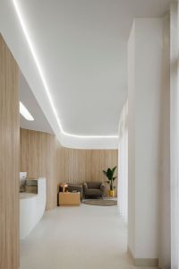چوب در طراحی داخلی کلینیک دندانپزشکی