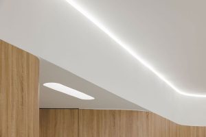 چوب در طراحی داخلی کلینیک دندانپزشکی