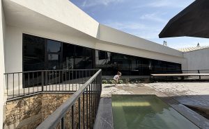 معماری ویلا صخره ای