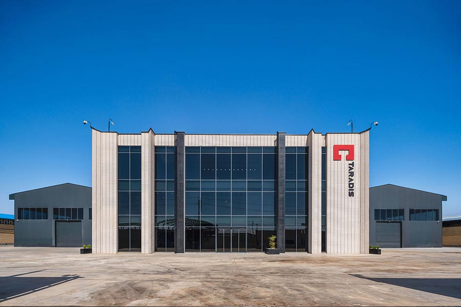 معماری ساختمان اداری کارخانه تارادیس