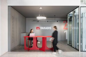 معماری ساختمان اداری کارخانه تارادیس