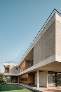 بافت بتن و آجر در نما ویلا