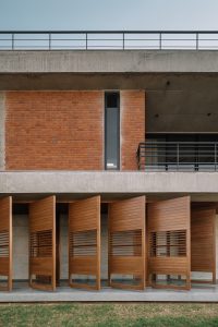 بافت بتن و آجر در نما ویلا