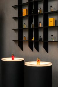 طراحی فروشگاه عطر فراگ